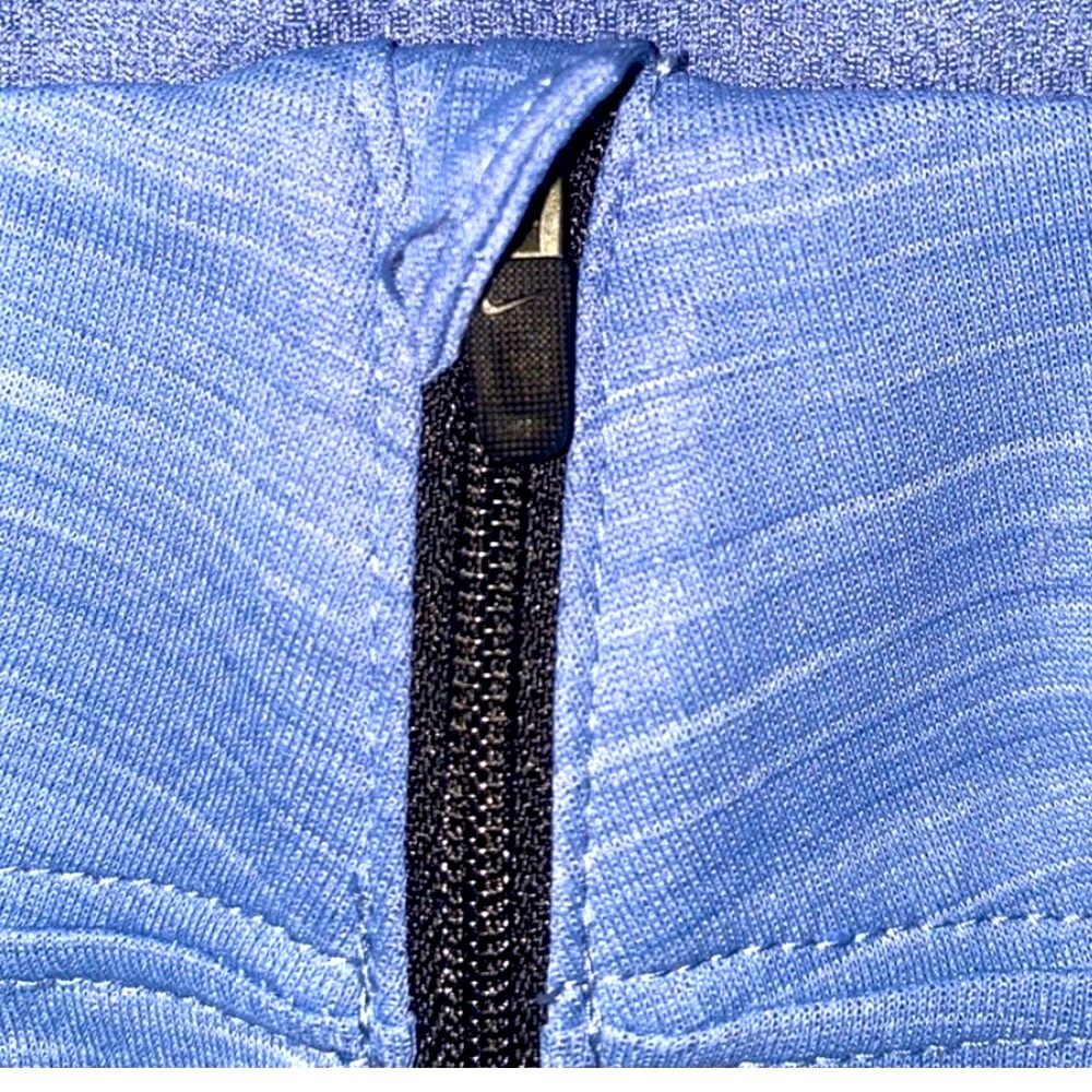 Men's Blue Nike Half Zip Pull Over Long Sleeve
Light Weight Size Small